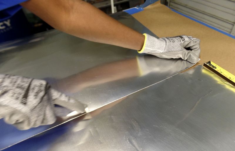 File:Cutting-Aluminum-Adhesive-Foil 01.jpg