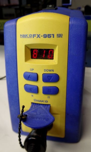 File:Hakko FX-951 Set-at-810F.jpg